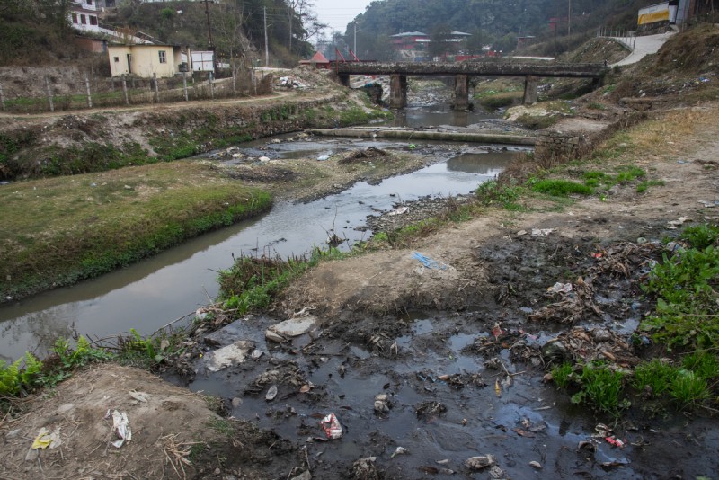 गर्मी बढेसँगै बागमतीको दुर्गन्ध बढ्यो